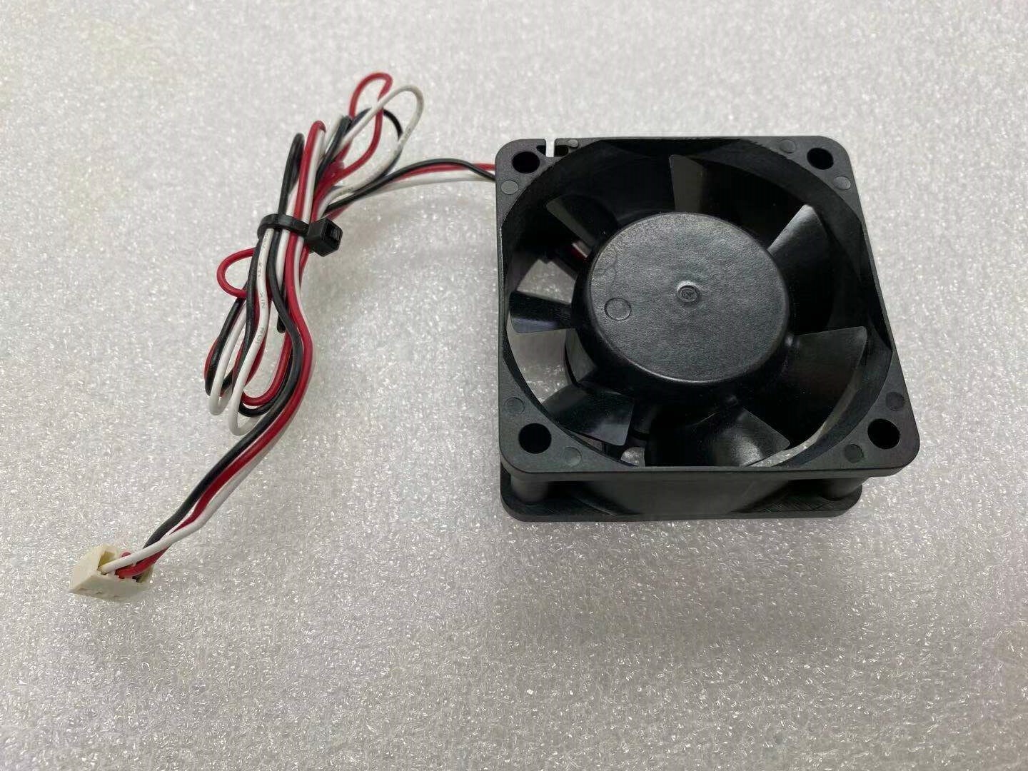 TOP MOTOR 3500RPM 60mmx60mmx25mm 3PIN Fan (DF126025SL-B) 12V 0.25A