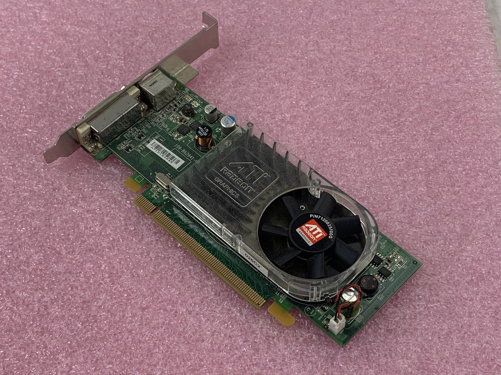 ATI Radeon 109-B27631-00 256MB ATI-102-B27602B Video Card – Green
