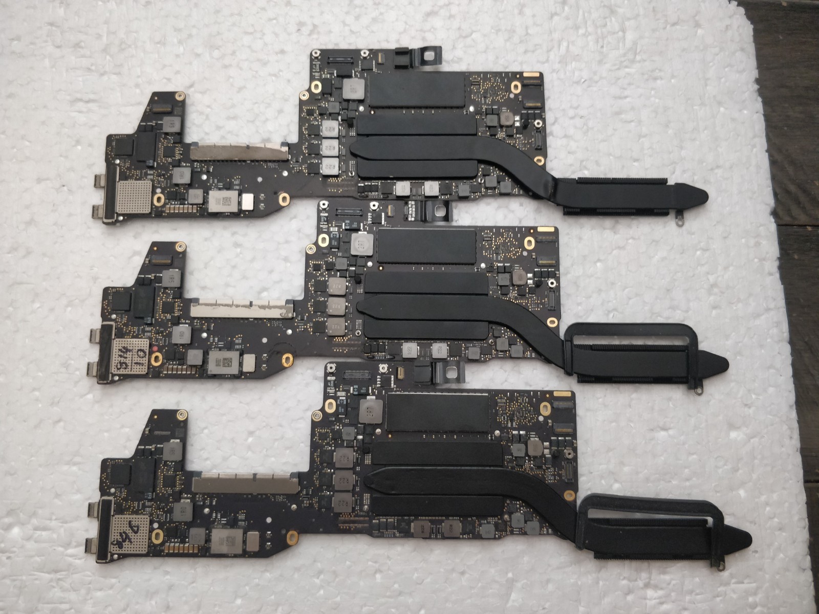 Apple Macbook Pro 13 inch, A1708, 2017 Logic Board, i5 2.3GHz, 8GB, 3 nos