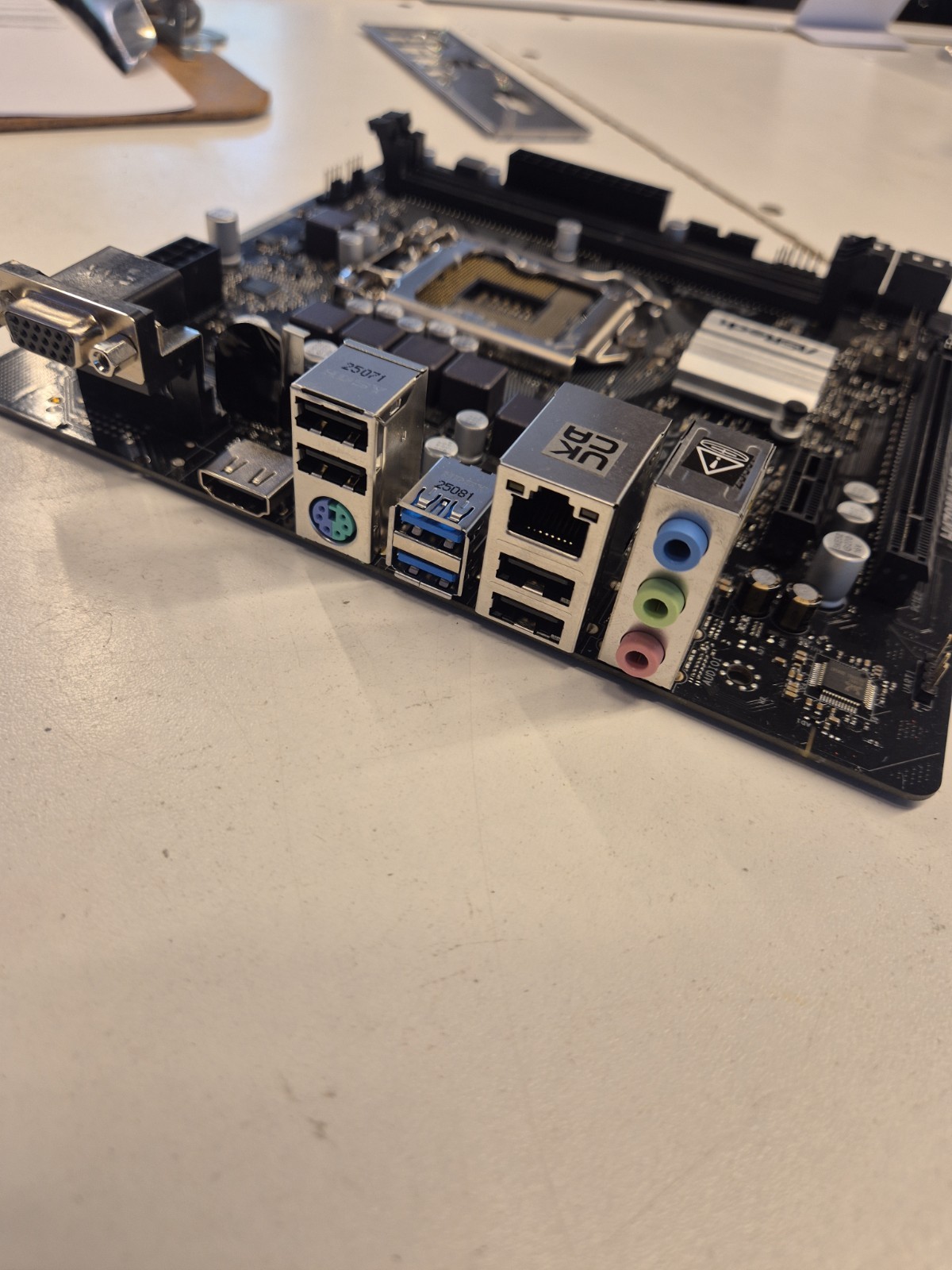 ASRock H470M-HVS DDR4 motherboard 10th Gen Socket 1200 No power