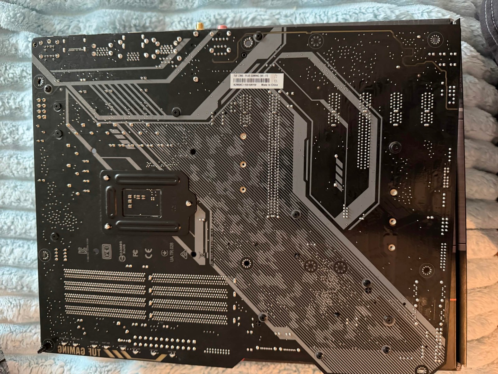 ASUS TUF Z390-PLUS GAMING WIFI – LGA1151 ATX DDR4 – w/ IO Shield & Antennae
