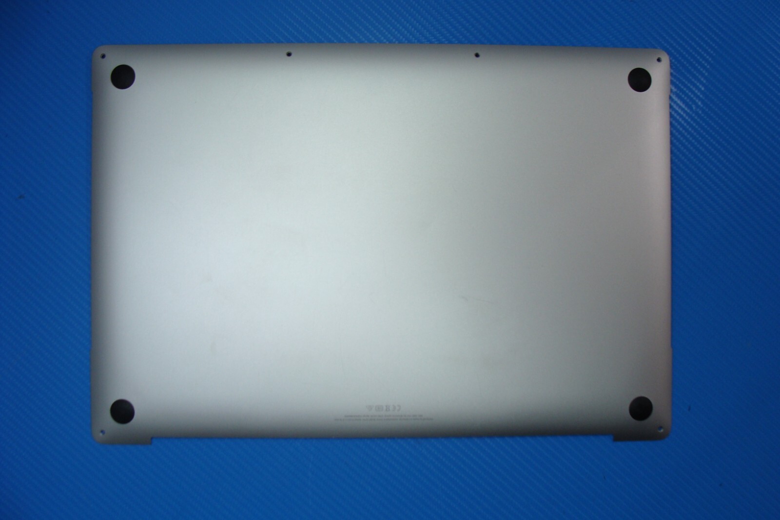 MacBook Pro 16″ A2141 Late 2019 MVVL2LL/A MVVM2LL/A Bottom Case Silver 923-03845