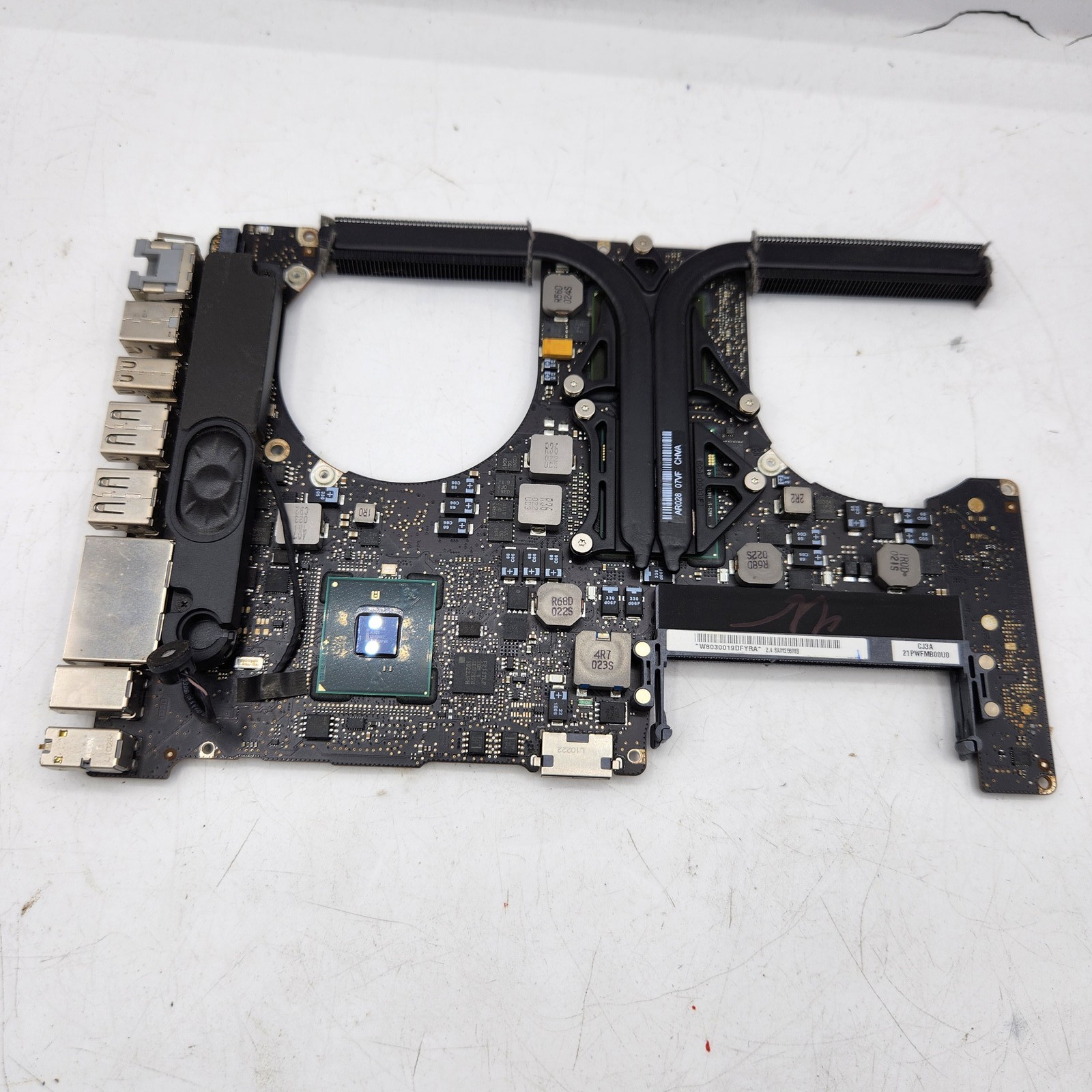 MacBook Pro A1286 «Core i5″ 2.4 15» Mid-2010 2.4 GHz Logic Board W8030019DFYRA