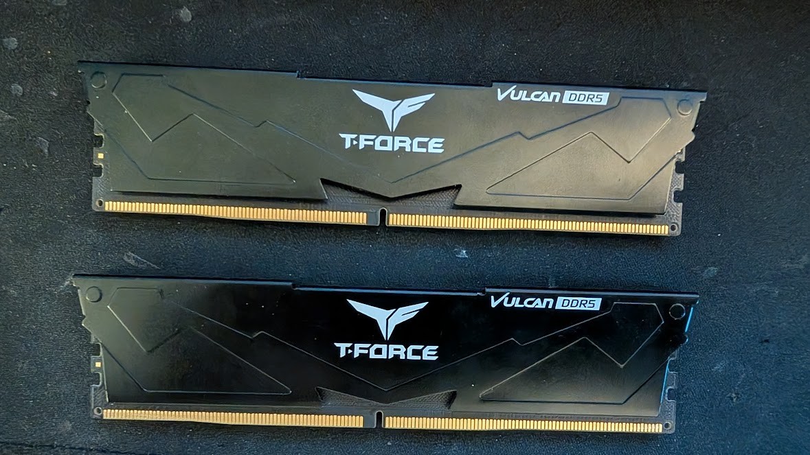 TeamGroup T-Force Vulcan 32GB (2x16GB) Ram DDR5-5200MT/s | FLBD516G5200HC40CBK