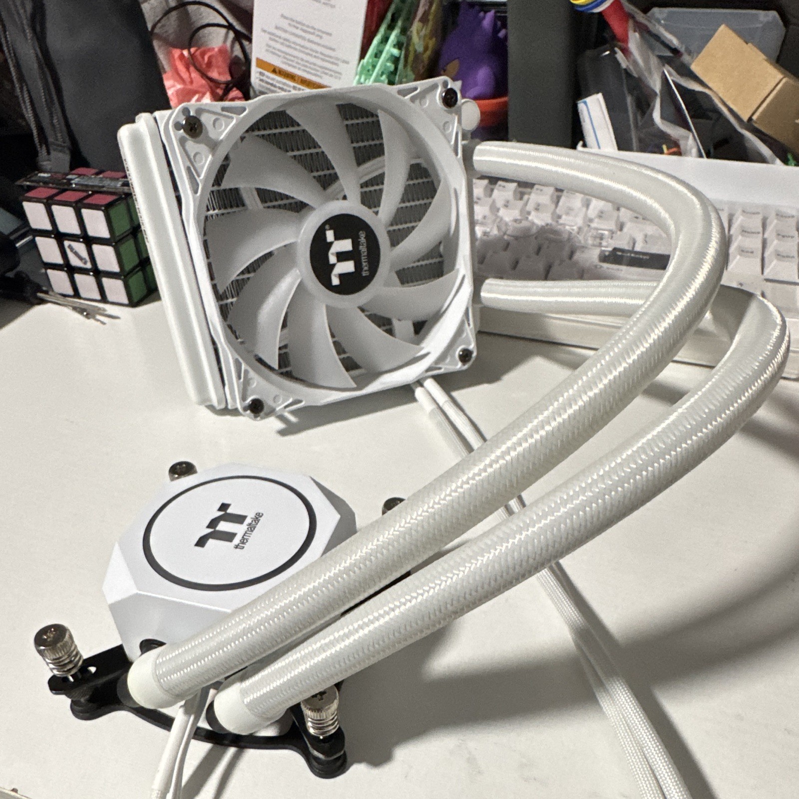 Thermaltake White 120mm AIO Liquid CPU Cooler 120mm Radiator/Fan TH1221471901