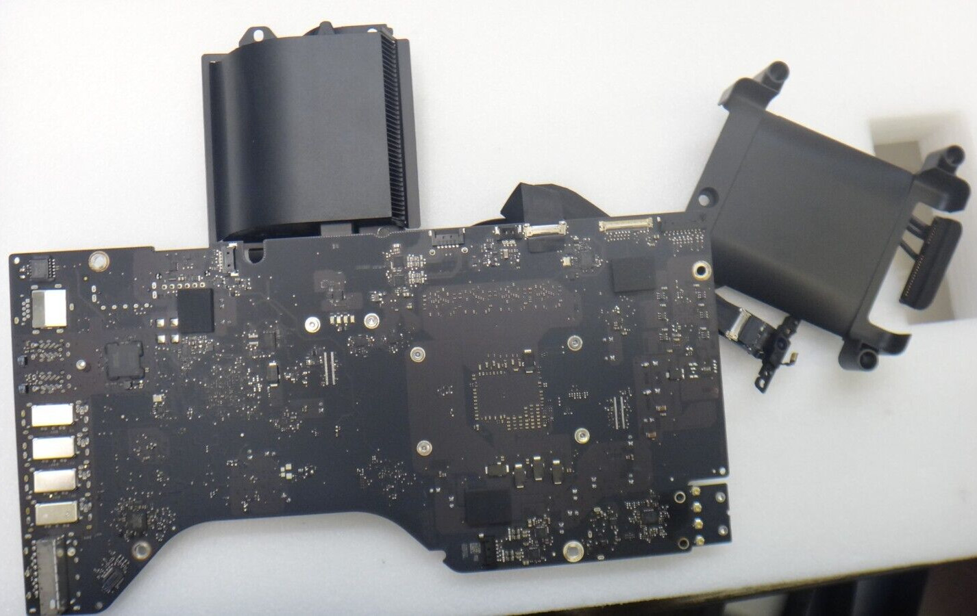 Apple iMac 21.5″ A1418 Late 2013 Logic Board i5 2.7GHz Iris Pro GPU 820-3588-A