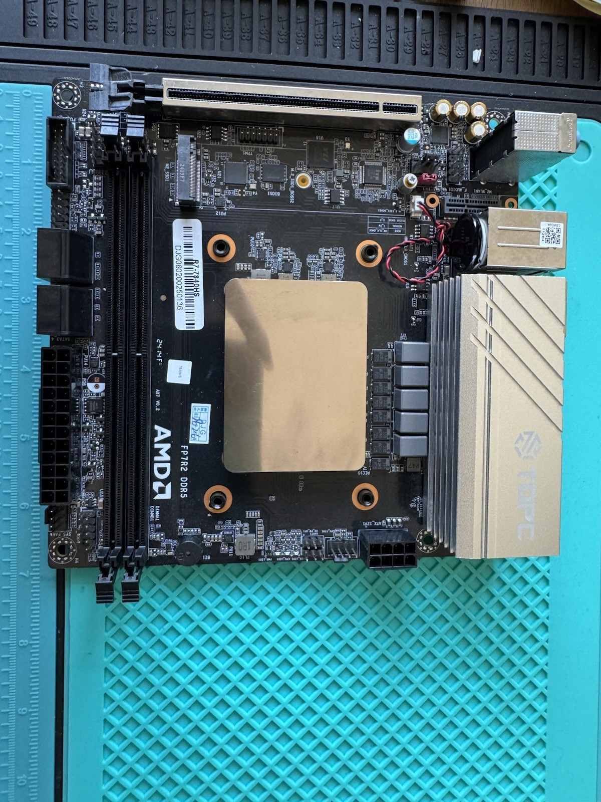 N17 NAS Gaming Motherboard AMD Ryzen 7 7840HS 2xNVMe 4xSATA3 1x PCIEx8