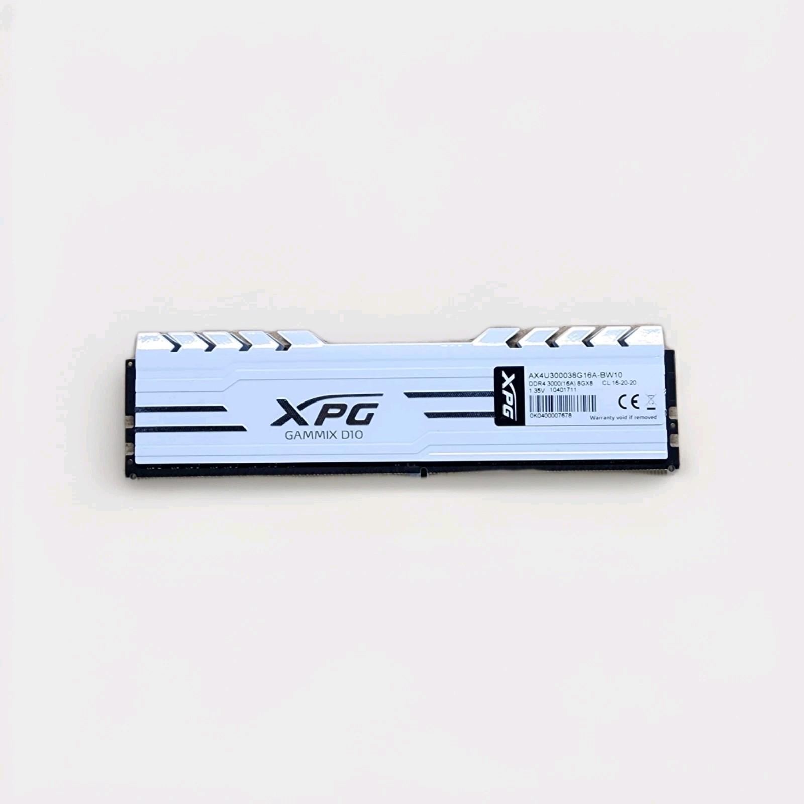 XPG GAMMIX D10 8GB (1x8GB) DDR4 RAM PC-24000 3000MHz AX4U300038G16A-BW10 1.35 V