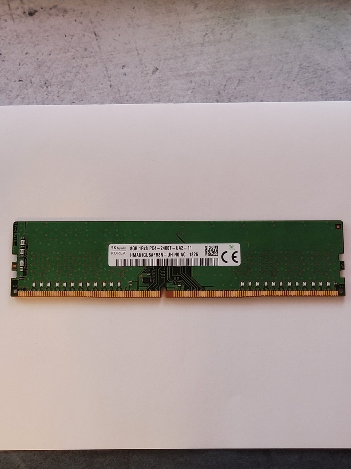 SK Hynix 8GB (1x8GB) PC4-19200 2400T MHz DIMM Memory 288-PIN (HMA81GU6AFR8N-UH)