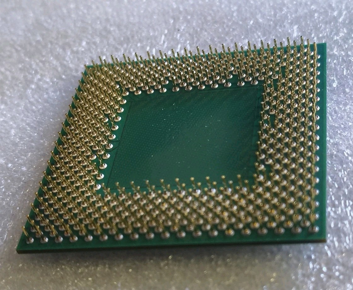 Vintage AMD Athlon XP 2200+ 1800 MHz AXDA2200DUV3C Socket A/462 w Heatsink & Fan