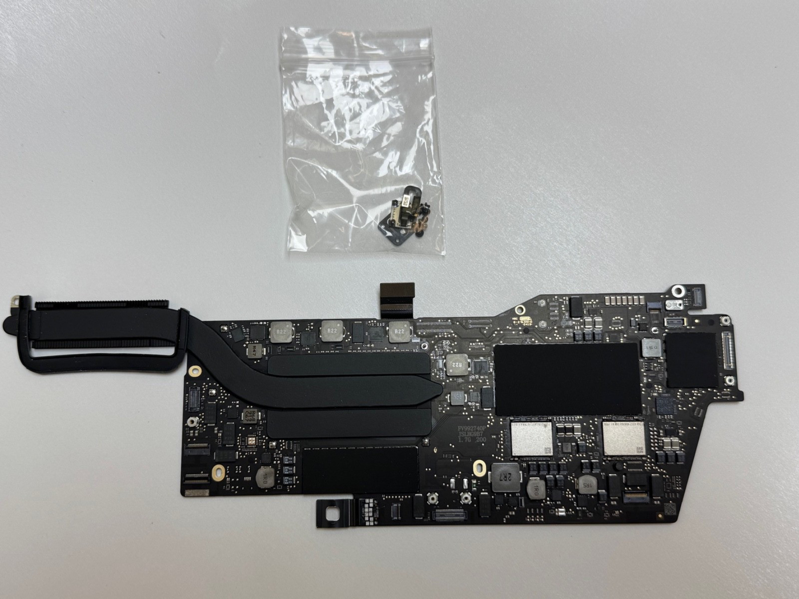 MacBook Pro 13″ 2019 A2159 Logic Board i5 1.4Ghz / 16GB / 128GB W Touch ID