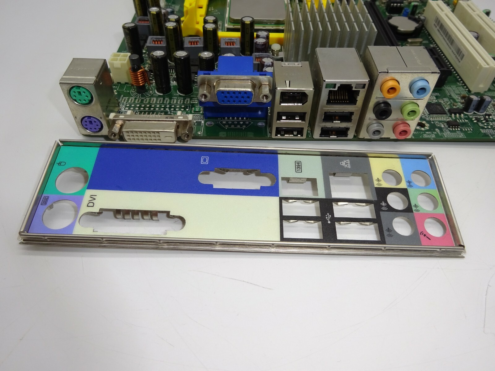 Foxconn RS740M03A1-8EKRS2H – with CPU AMD X2 4450E 2.3Ghz – with I/O Shield #M621