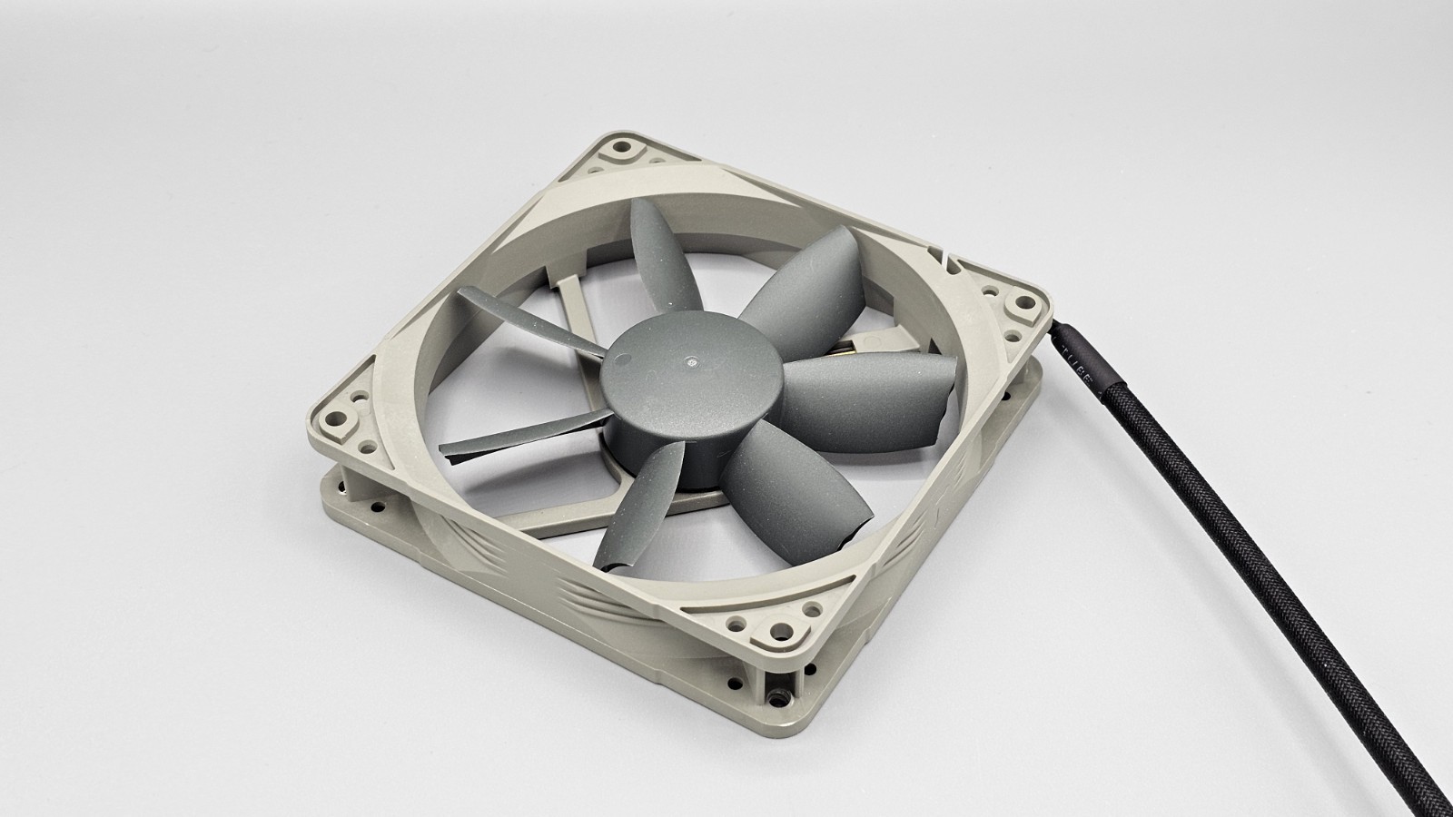 USED Noctua NF-S12B PC Case Fan redux-1200 PWM, 4-Pin 1200 RPM 120mm x 25mm Gray