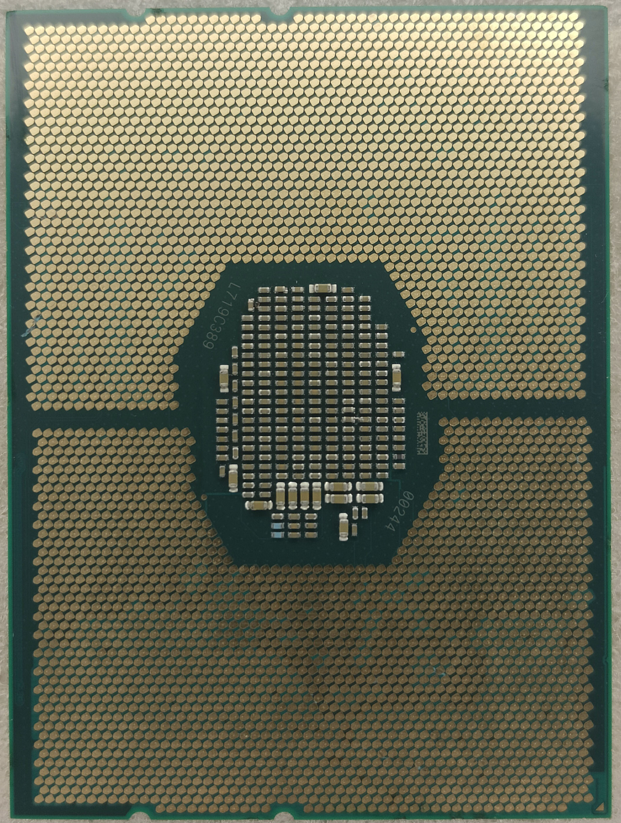 Intel Xeon platinum 8170M (SR3BD) 26 Core 64-bit processor 2.10 GHz