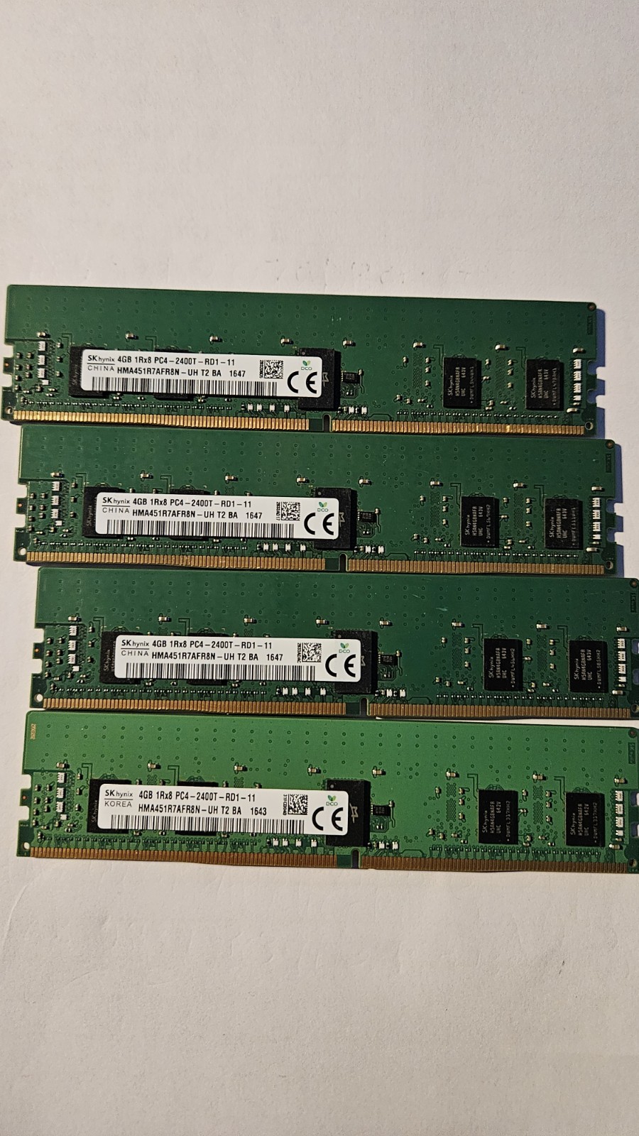 SK hynix 4GB (1x4GB) DDR4 PC4-2400T Registered RDIMM HMA451R7AFR8N-UH