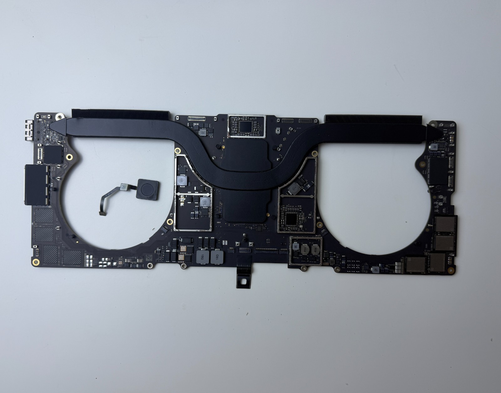 Apple MacBook Pro A2485 Logic Board M1 Pro 16C GPU 500GB 16GB RAM 820-02100-A