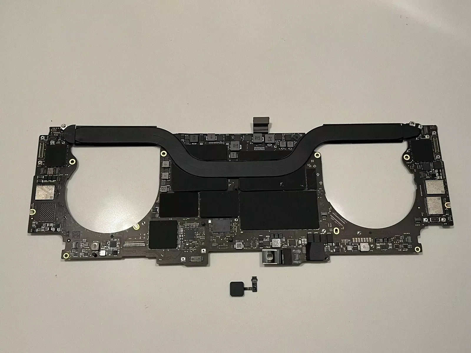 MacBook Pro 15 2019 A1990 Logic Board Touch ID i9 2.3GHz 32GB 512GB Radeon 560x