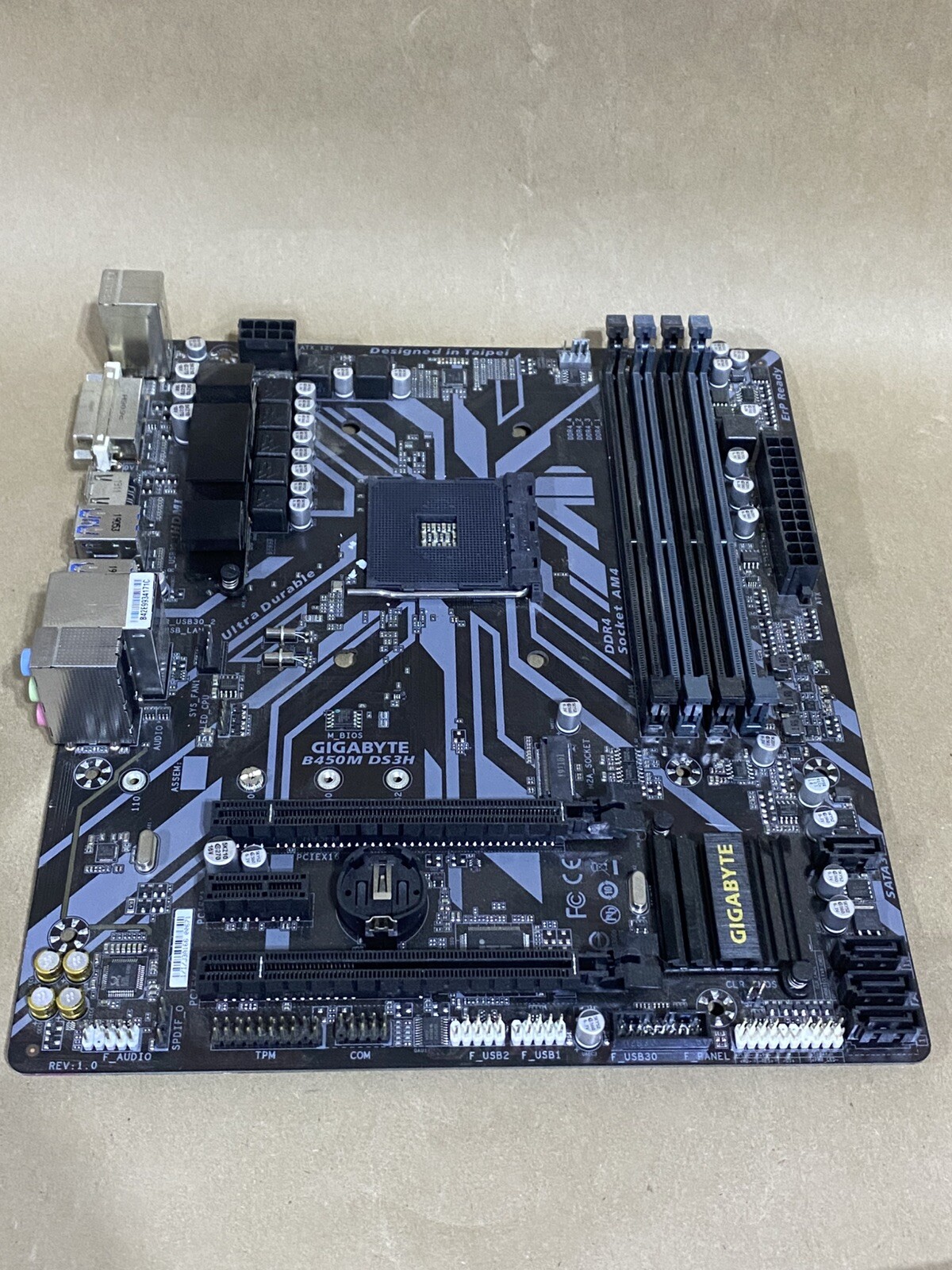 GIGABYTE B450M DS3H, Socket AM4, AMD Motherboard Parts Only