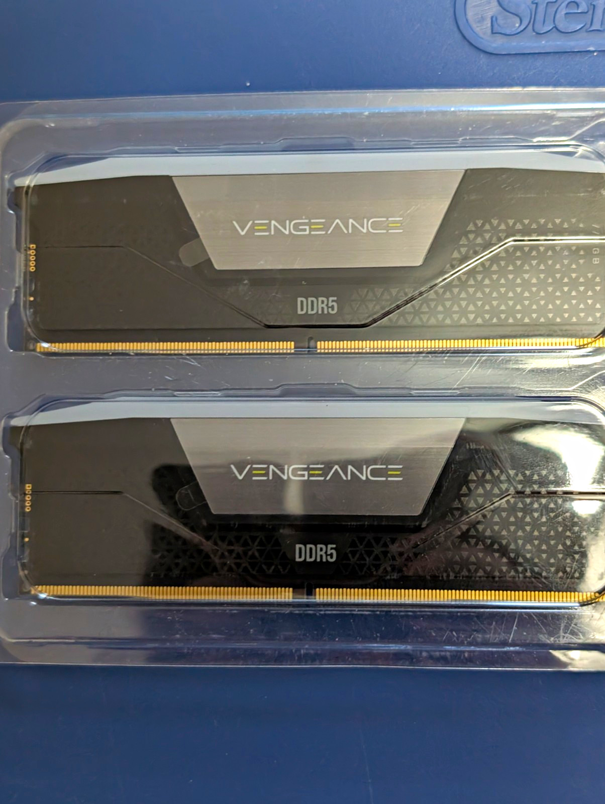 Corsair Vengeance 32GB (2x16GB) DDR5-5600 PC5-44800 DIMM RAM CMH32GX5M2B5600C40