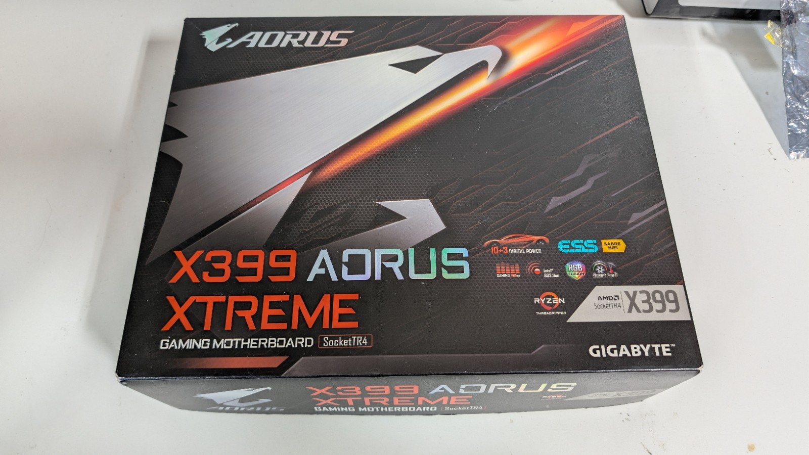 Working ThreadRipper 2920X GIGABYTE X399 AORUS Xtreme Box, Manual, Accessories.