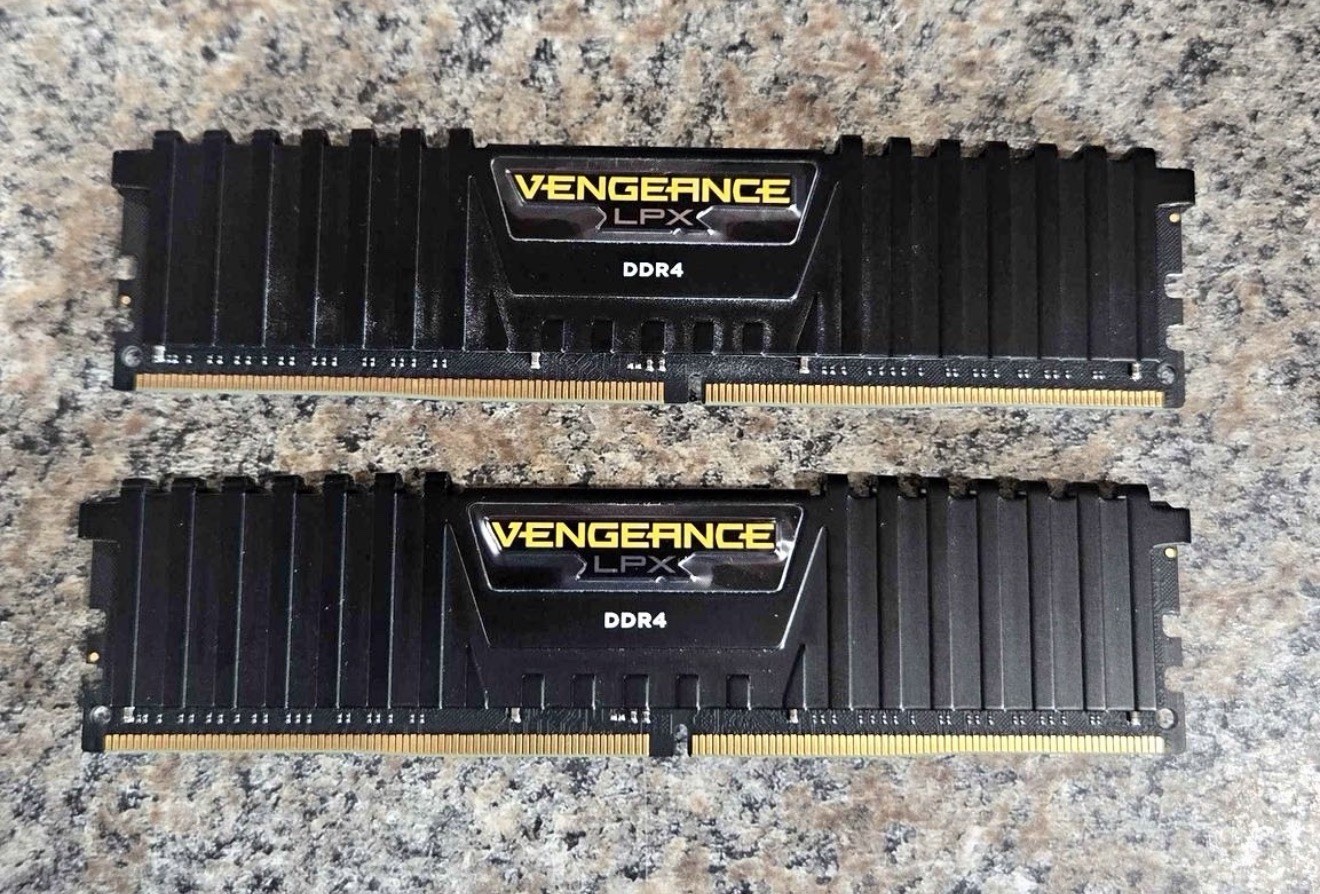 Corsair Vengeance LPX 16GB (2x8GB) DDR4-3000 288-Pin DIMM XMP CMK16GX4M2B3000C15
