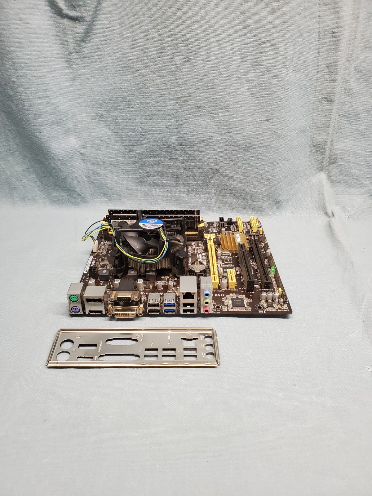 ASUS B85M-E Motherboard w/ 8GB i5-4430 3.00GHz & IO Shield #C4 55