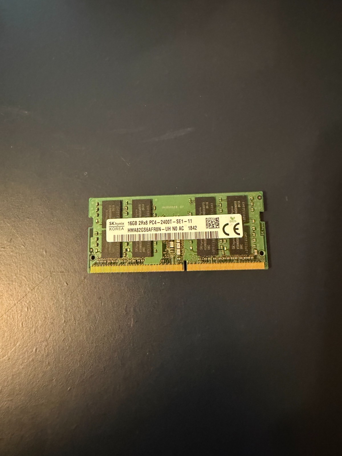 SK Hynix 16GB, 2Rx8 PC4-2400T-SE1-11 SODIMM Laptop RAM HMA82GS6AFR8N-UH