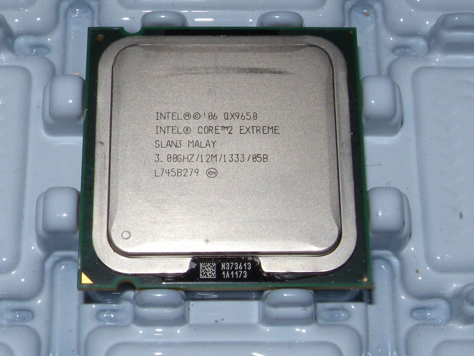Intel Core 2 Extreme QX9650 3 GHz Quad-Core (BX80569QX9650) Processor