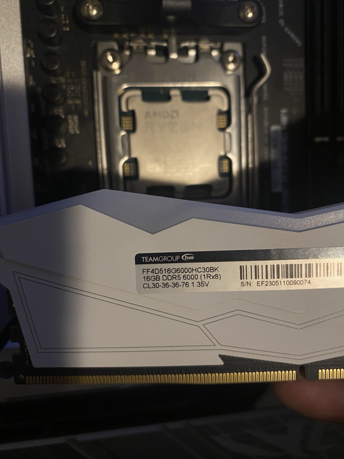 AMD Ryzen 7 7700, ASUS ROG Strix X670 E- A Gaming WiFi, 32gb Ddr5 6000mt/s Cl30