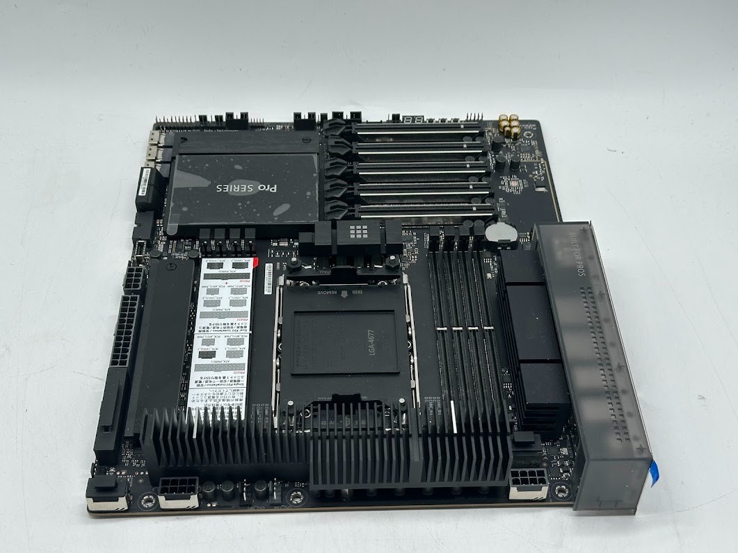 ASUS Pro WS W790-ACE Intel W790 (LGA 4677) CEB workstation motherboard READ