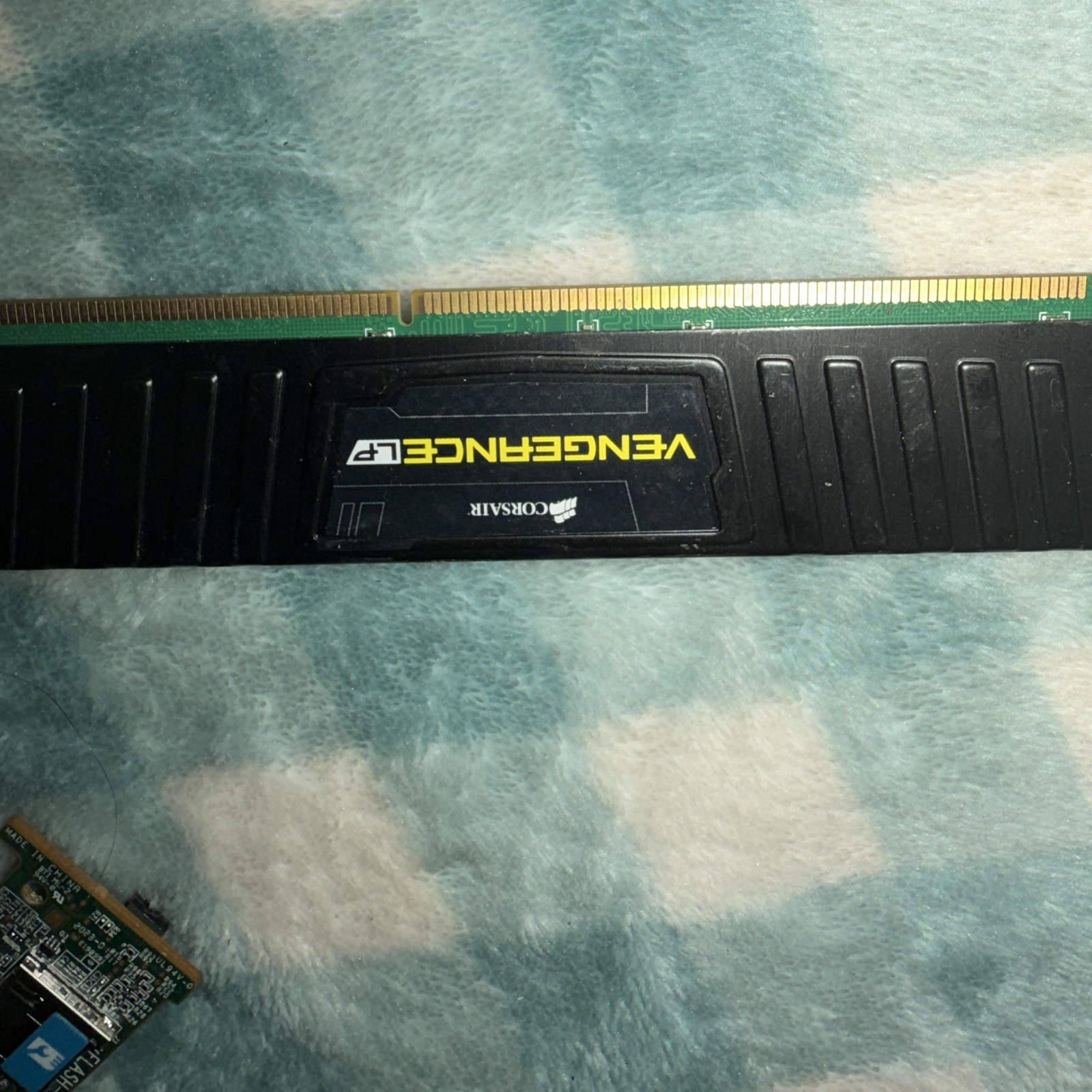 Corsair Vengeance LP 16GB (4x4GB) DDR3-1600 DIMM CML16GX3M4A1600C9