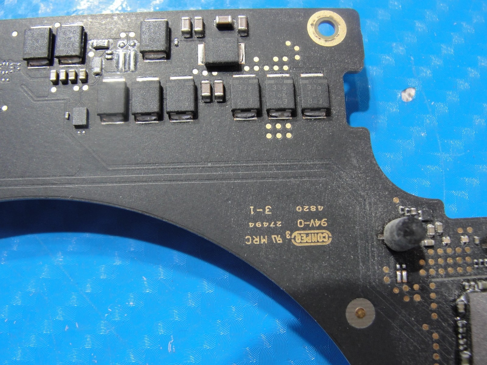 MacBook Pro A2141 2019 16″ i9-9880H 2.3 16GB 1TB 5500M 4GB Logic Board 661-14132
