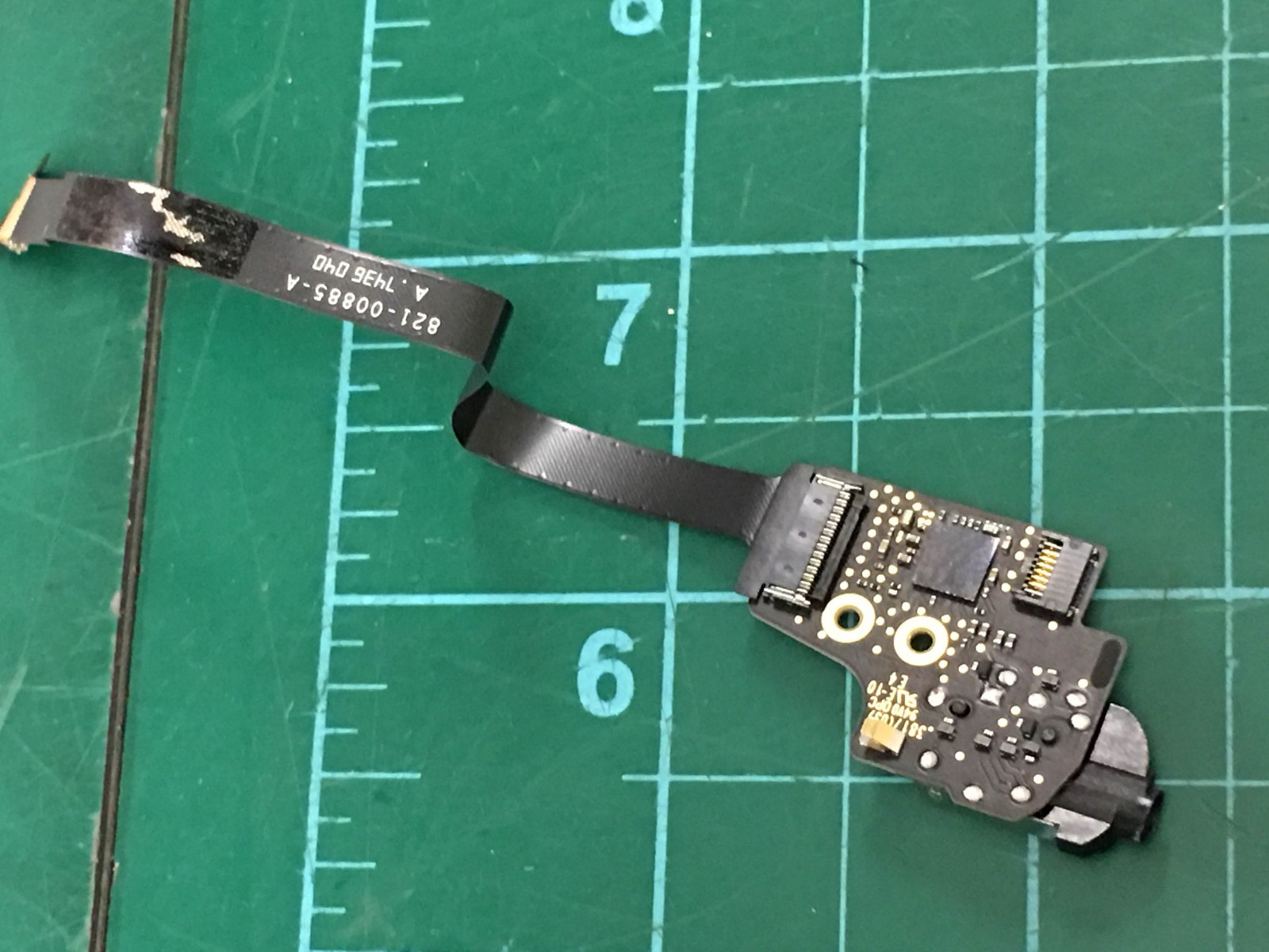 Apple MacBook Retina A1534 Mid 2017 12″ Audio Board W/ Cable 821-00885-A