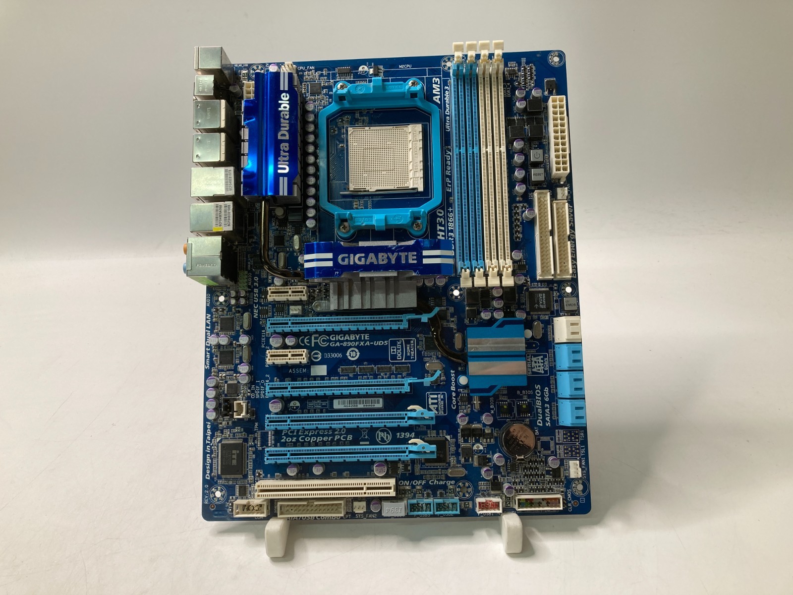 Gigabyte GA-890FXA-UD5 Motherboard Socket AM3 4x 1.5V DDR3 DIMM Sockets