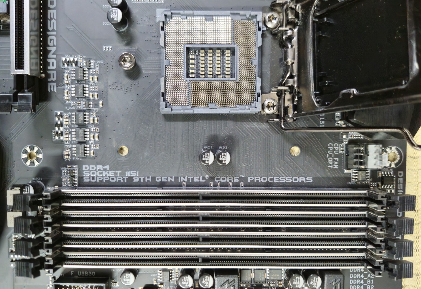 Gigabyte Z390 Designare : LGA1151 Z390 ATX DDR4 Dual LAN WI-FI Verified Working