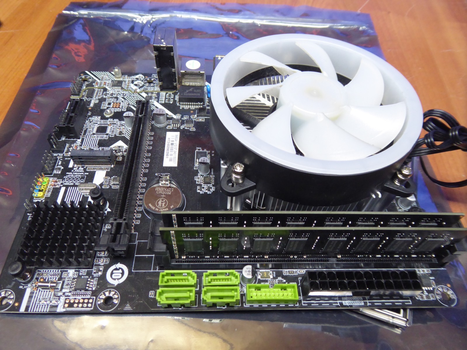 STGAUBRON MOTHERBOARD COMBO INTEL i7-4770 3.4GHz 16GB w/ I/O SHIELD + HEATSINK