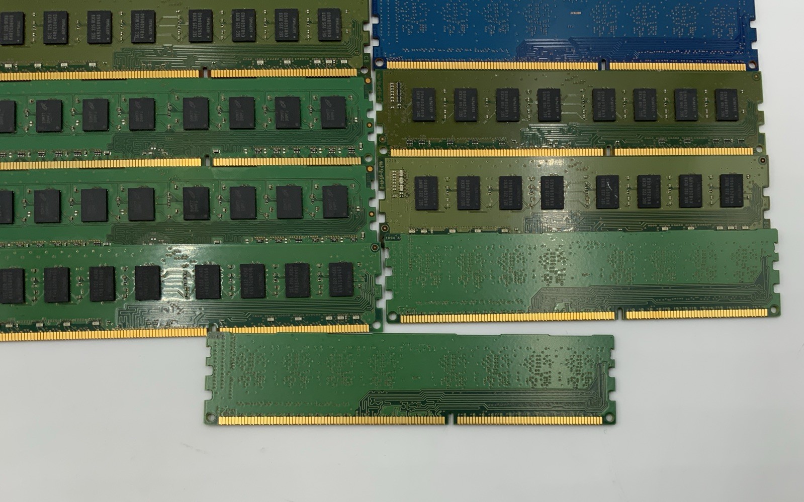 (Lot of 21) 4GB DDR3 1600MHz PC3-12800U Desktop RAM Mixed Brands Unbuffered