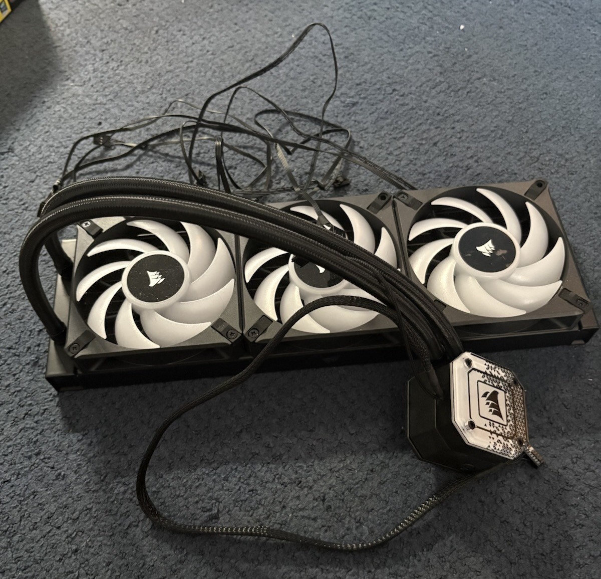 Corsair ICue H150I Elite Capellix XT LL series 120MM Fans Needs Repair