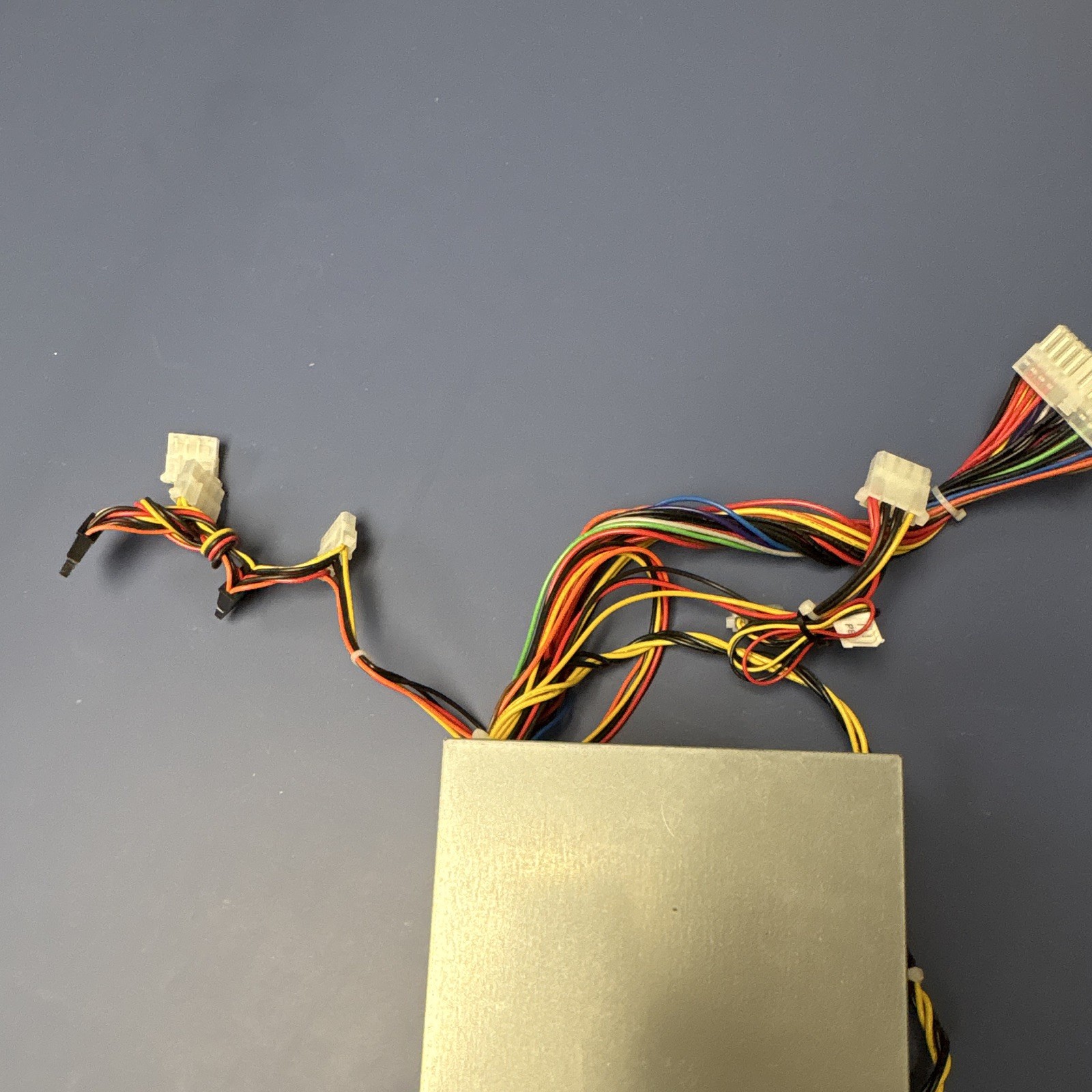 HIPRO HP-D3057SR 300W ATX Power Supply 115/230V Gray 20-Pin Molex Switch