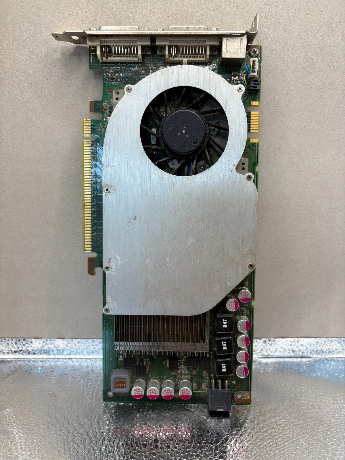 DELL NVIDIA GeForce GTS 240 1GB 256-Bit DDR3 PCI-E Video Graphics Card 09JDYJ