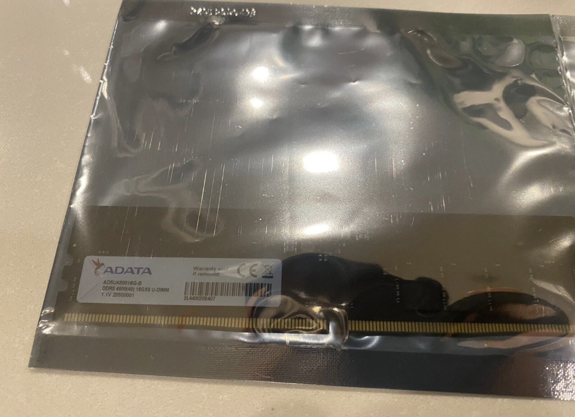 AD5U480016G-B ADATA 16GB PC5-38400 DDR5-4800MHz Non-ECC CL40 288-Pin UDIMM 1.1V