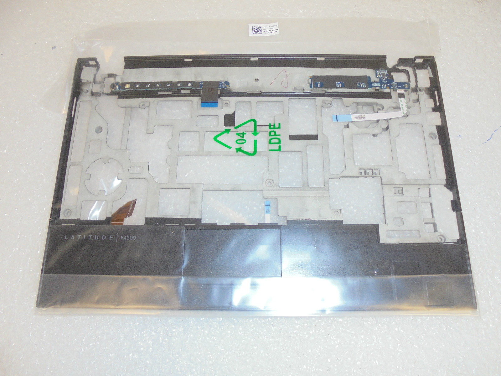 New Genuine DELL Latitude E4200 Palmrest Touchpad mouse button Track F119F