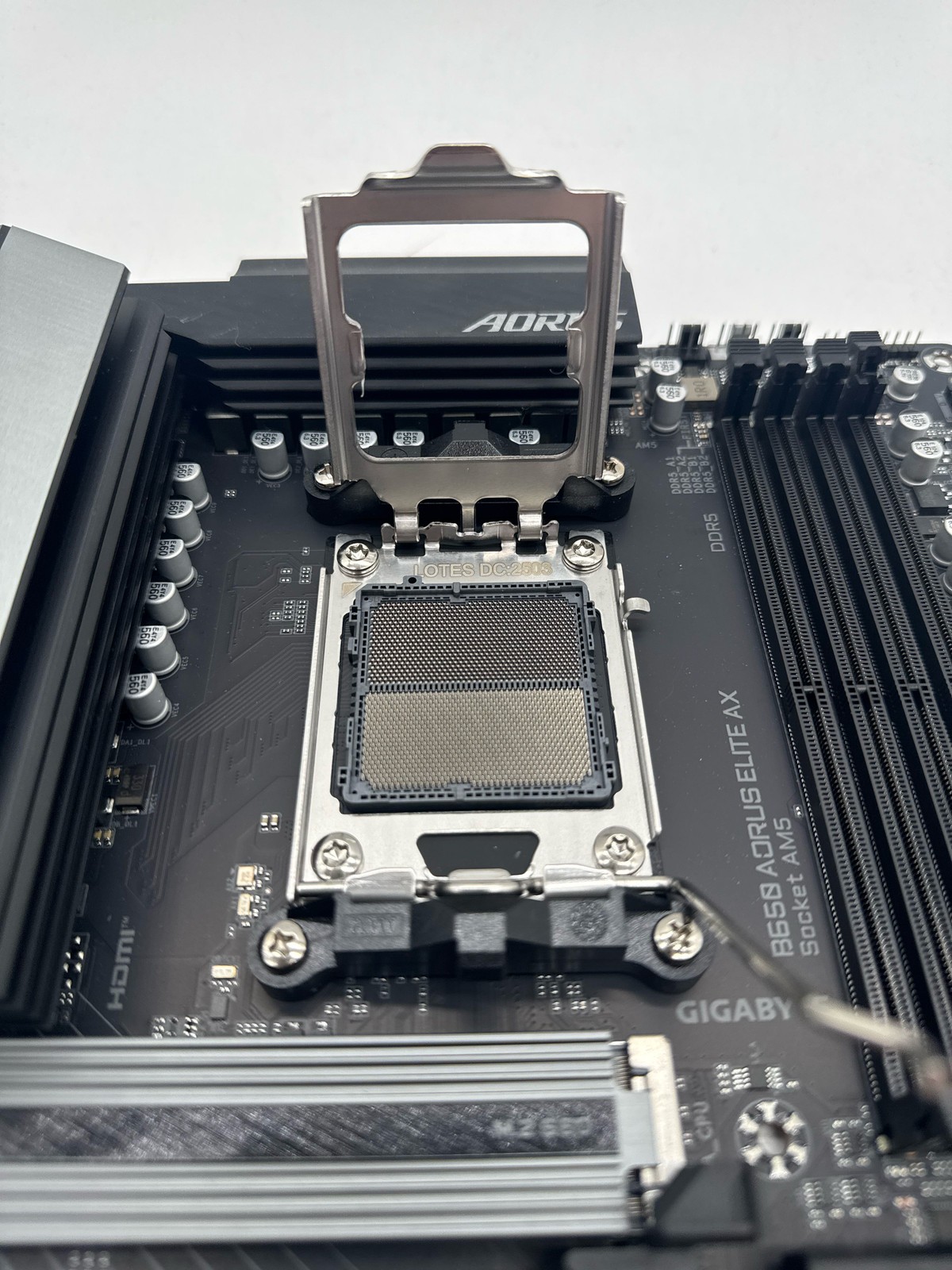 GIGABYTE B650 AORUS ELITE AX Motherboard AM5 B650 ATX DDR5 WiFi 6E