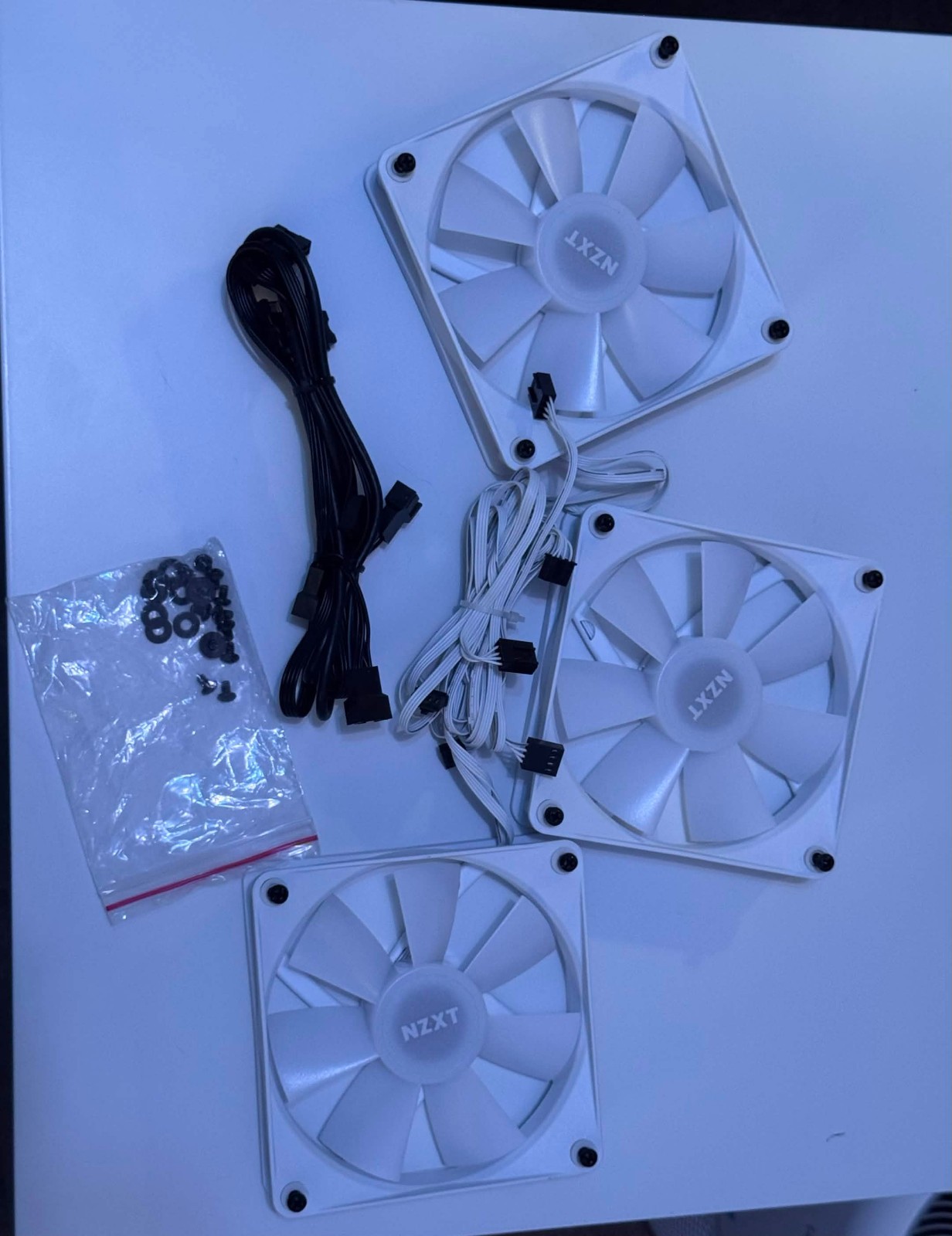 NZXT Kraken Z73 RGB 360mm Liquid Cooler – White, 2.36″ lcd