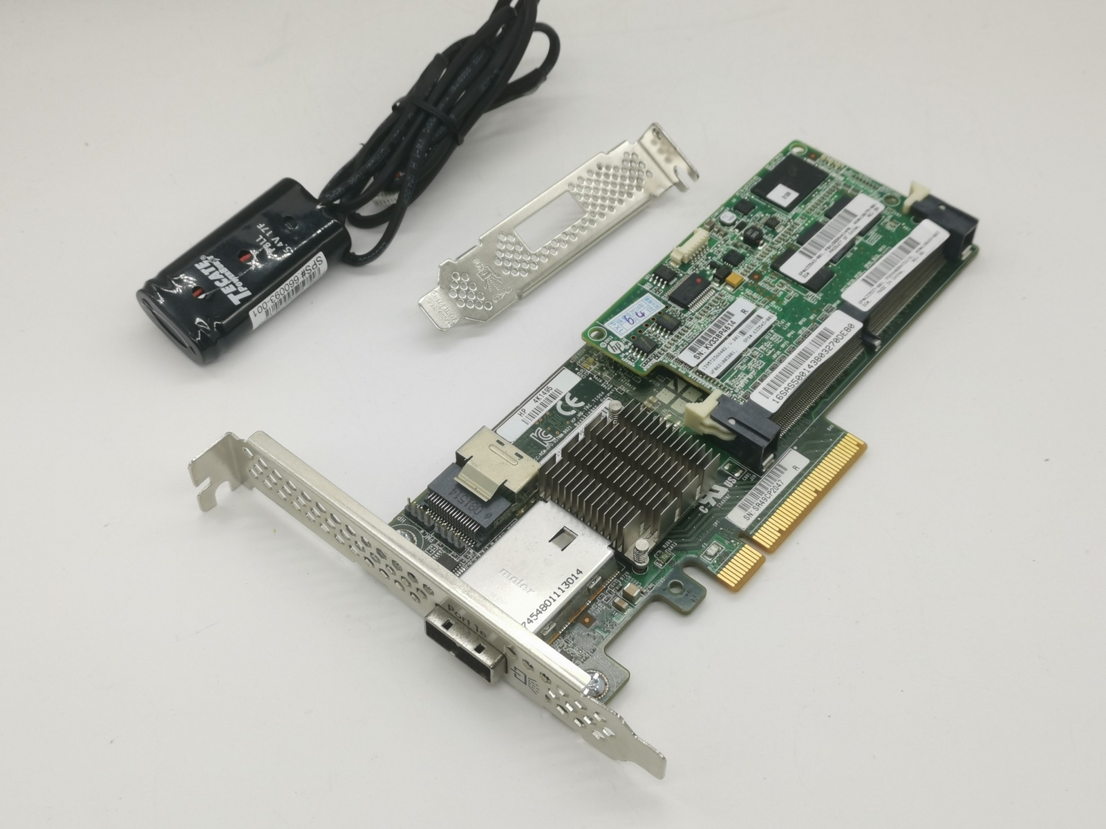 HP 633537-001 P222 2GB FBWC 1-Port PCI-E SAS RAID Controller +Battery 654873