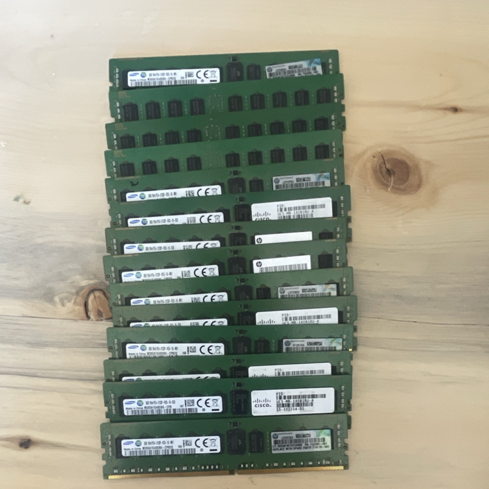 112 GB of Samsung DDR4 SDRAM DIMM PC4-2133P ECC Registered RAM M393A2K43BB1-CPB
