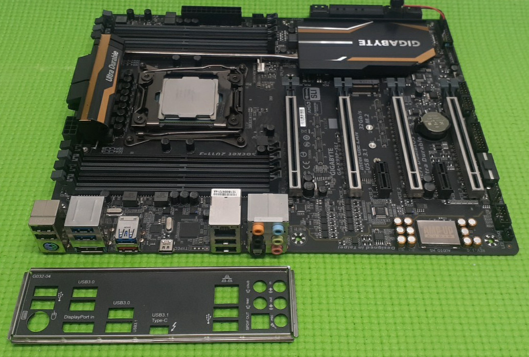 Gigabyte GA-X99P-SLI LGA2011-3 X99 ATX DDR4 w i7-6800K I/O plate NO Ram
