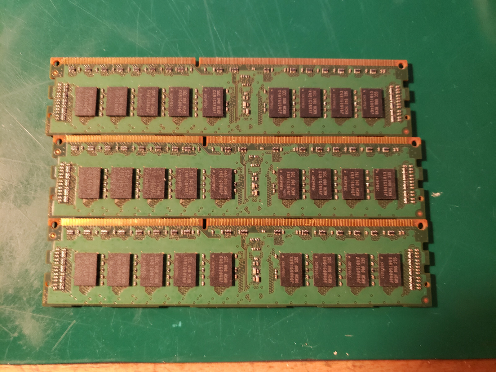 Samsung 2GB 2Rx8 PC3-10600R-09-10-B0-P1 (C2B2)