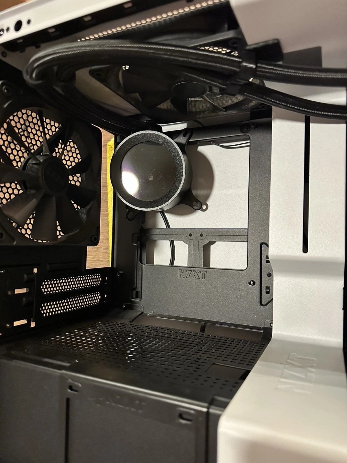 NZXT H210i Mini-ITX Case – White – With Kraken Z53 AIO