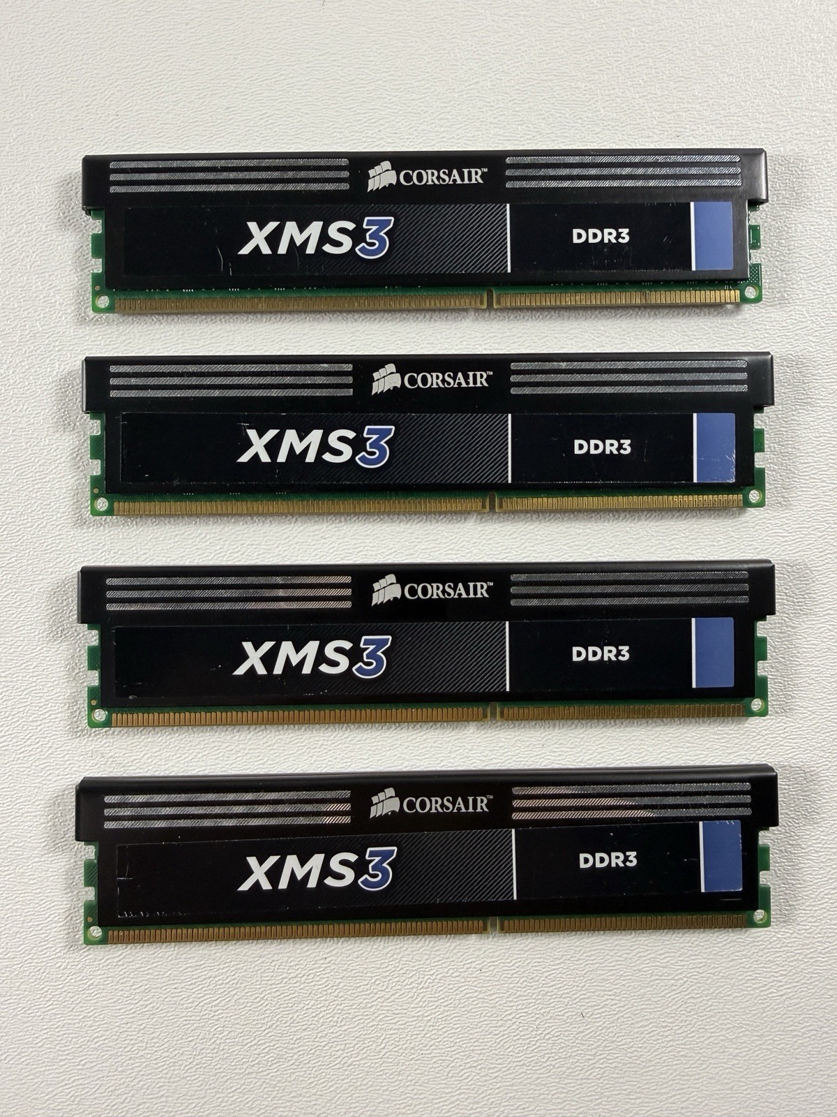 Corsair XMS3 DDR3 16GB (4x4GB) 1333MHz Desktop RAM DIMM CMX16GX3M4A1333C9 (READ)